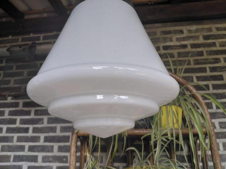 Vintage hanglamp retro Art Deco in opaal glas melkglas, Antiek en Kunst, Curiosa en Brocante, Ophalen of Verzenden