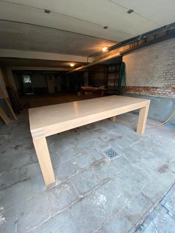 Massieve houten tafel te koop beschikbaar voor biedingen