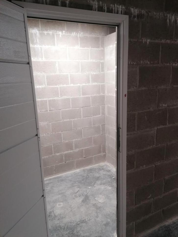 Te huur veilige ondergrondse berging in Wachtebeke, Immo, Garages en Parkeerplaatsen, Gent