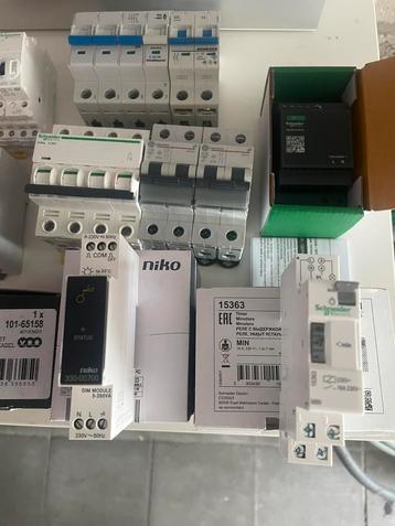 Schneider inpuls, minuteri, niko dimmer, legrand astroklok, beschikbaar voor biedingen