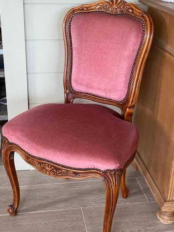 Mooie retrostoel in zeer goede staat beschikbaar voor biedingen