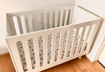 Lit bébé evolutif - marque Flexa, Enfants & Bébés, Enlèvement, Comme neuf
