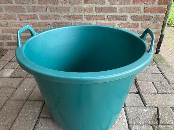 1 grote plastieken mand en 2 plastieken emmers (alles nieuw), Dieren en Toebehoren, Dierenvoeding, Vee, Ophalen