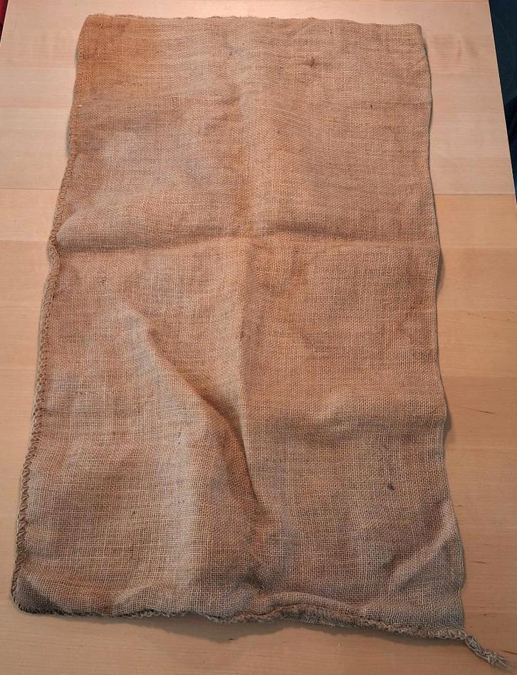 Te koop een stevige gebruikte jute zak (100 cm x 58 cm)., Diversen, Sinterklaas, Gebruikt, Ophalen of Verzenden