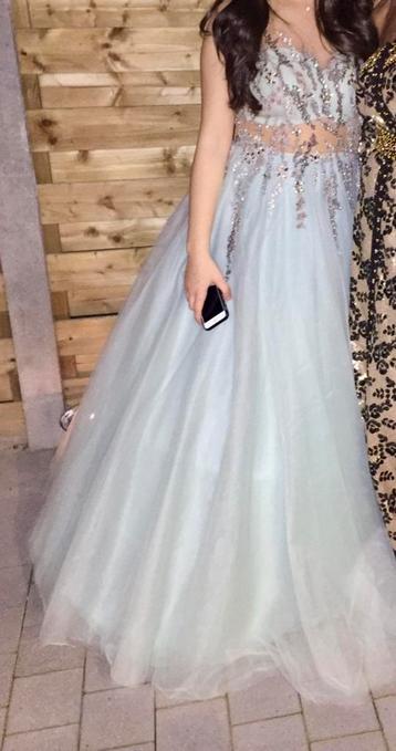Robe de cérémonie beschikbaar voor biedingen