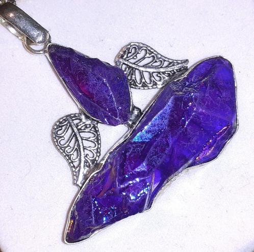 Ketting edelsteen hanger grote titanium aura met vleugels, Handtassen en Accessoires, Kettingen, Zilver, Paars, Met edelsteen
