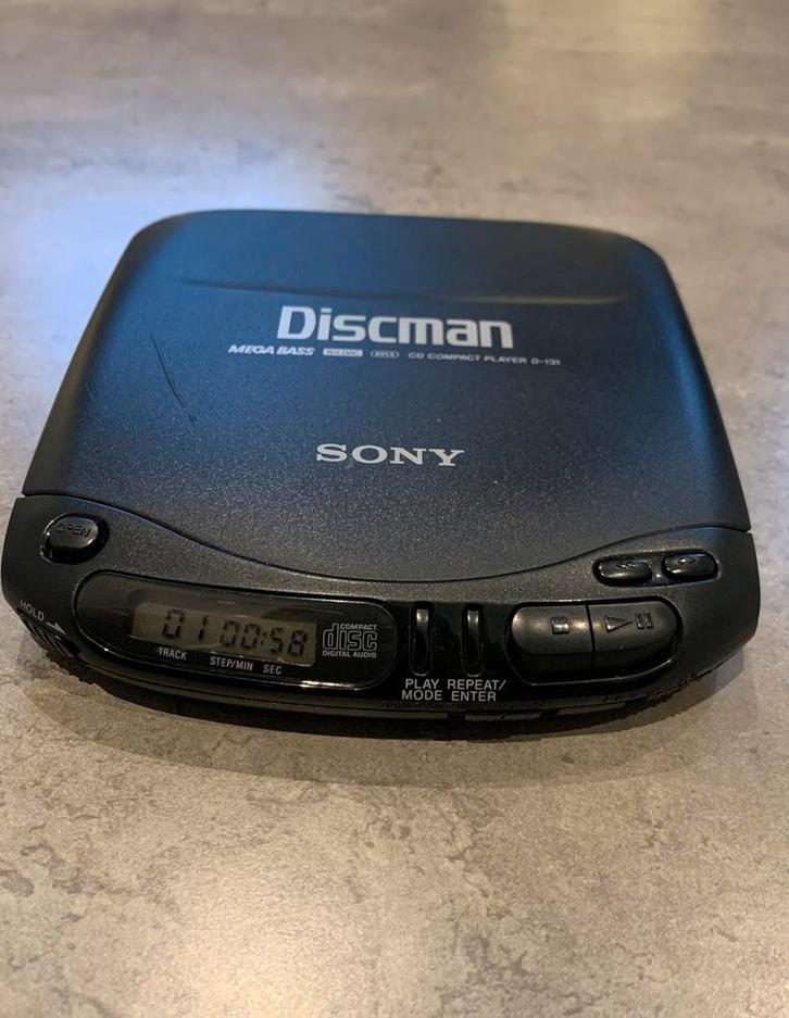 Sony Discman D-131 draagbare cd-speler — voor onderdelen, Audio, Tv en Foto, Walkmans, Discmans en Minidiscspelers, Discman, Ophalen of Verzenden