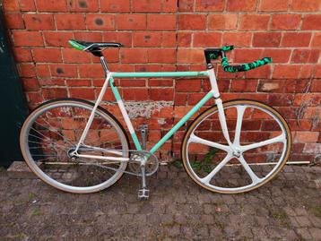 Single speed met aerospoke voorwiel te koop!! Moet weg!! beschikbaar voor biedingen