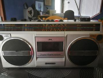 radio cassette Sanyo M9802AK uit begin jaren '80 beschikbaar voor biedingen