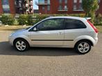 Ford Fiesta 2005, Voorwielaandrijving, Stof, 4 cilinders, Grijs