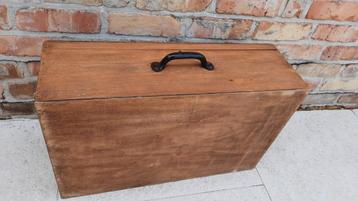 Houten kistje beschikbaar voor biedingen