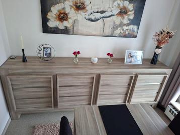 Heel mooie en kwaliteitvolle eetkamer van DEBA beschikbaar voor biedingen