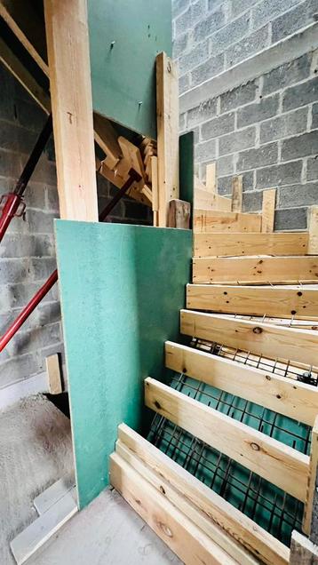 Escalier en beton beschikbaar voor biedingen
