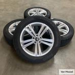 VW Tiguan Pirelli Sottozero 210 serie 2 235/55/R18 104H, Auto-onderdelen, 18 inch, Gebruikt, Banden en Velgen, 235 mm