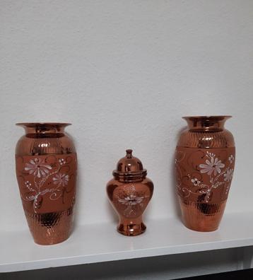 Set van 3 decoratieve vazen beschikbaar voor biedingen