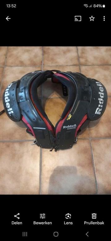 American Football shoulderpads Riddell  beschikbaar voor biedingen