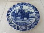 Delfts blauw bord handgeschilderd met paard met wagen., Ophalen of Verzenden