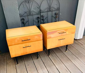 Set van 2 mooie vintage Nachtkastjes  beschikbaar voor biedingen