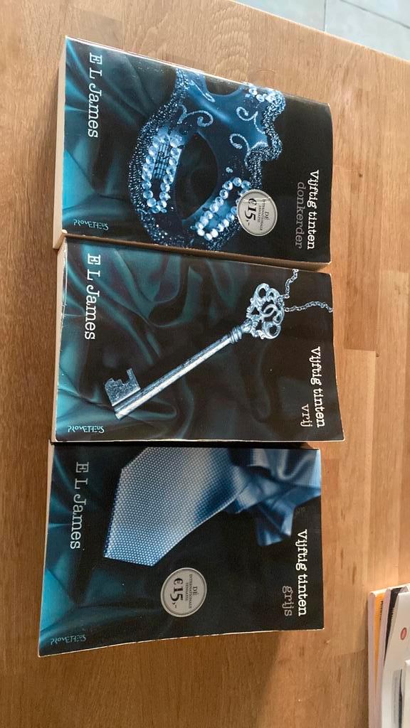 E.L. James - Vijftig tinten donkerder, Boeken, Literatuur, Amerika, Ophalen of Verzenden