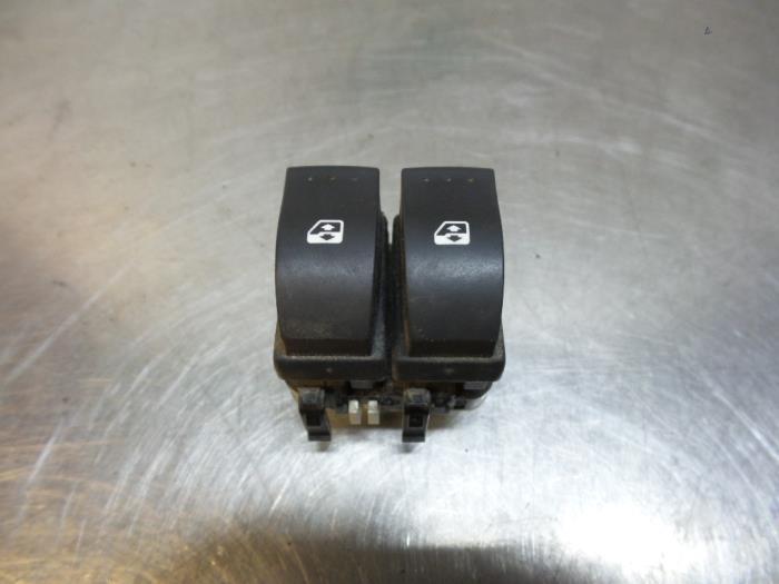 Elektrisch Raam Schakelaar van een Renault Laguna (Laguna 01, Auto-onderdelen, Dashboard en Schakelaars, Renault, Gebruikt, 3 maanden garantie