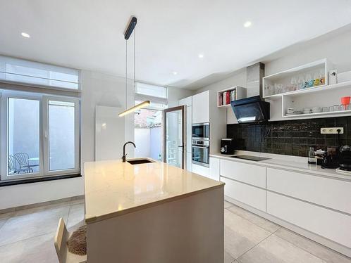 Maison à Molenbeek-Saint-Jean, 3 chambres, Immo, Huizen en Appartementen te koop, Vrijstaande woning