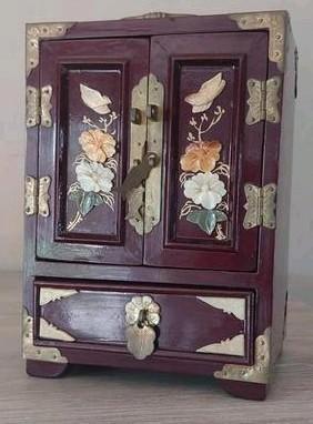 Chinees sieradendoos met jade inleg compleet met slotje, Antiek en Kunst, Curiosa en Brocante, Ophalen of Verzenden