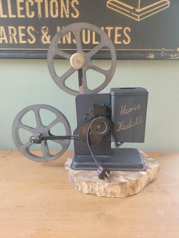 Oude filmprojector  beschikbaar voor biedingen