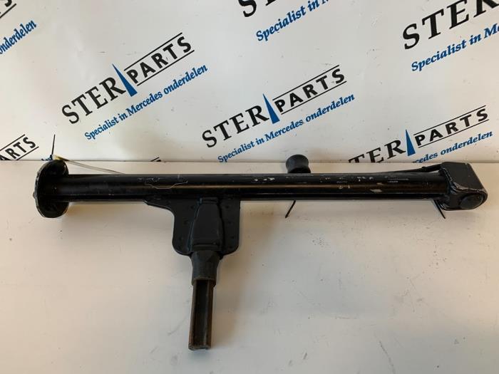 Krik van een Mercedes E-Klasse, Auto-onderdelen, Overige Auto-onderdelen, Mercedes-Benz, Gebruikt, 3 maanden garantie, Ophalen of Verzenden