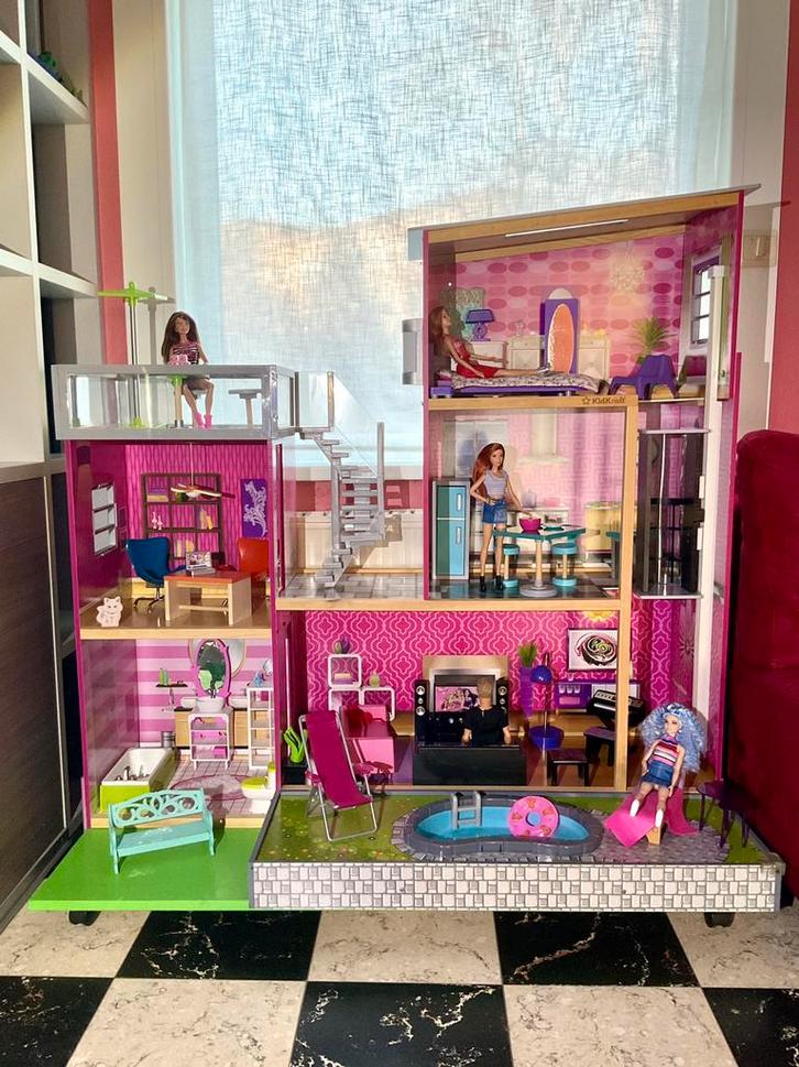 Maison poupée Barbie Kidkraft avec meubles (sur roulettes), Kinderen en Baby's, Speelgoed | Poppenhuizen, Gebruikt, Poppenhuis