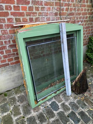 houten ramen beschikbaar voor biedingen