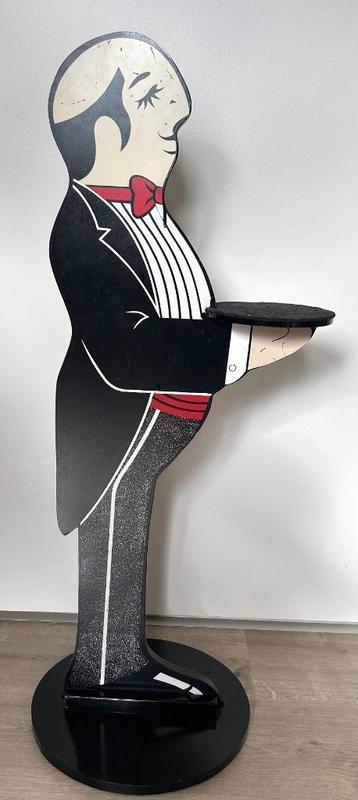 Klein houten bijzettafeltje uit de jaren 50 beschikbaar voor biedingen