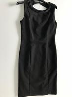 Zwart kleed met stenen met mooie open rug maat 36, in perfec, Kleding | Dames, Jurken, Knielengte, Ophalen of Verzenden, Zo goed als nieuw