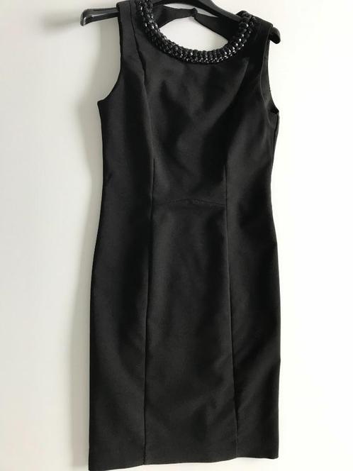 Tapis en pierre noire avec magnifique dossier ouvert taille, Vêtements | Femmes, Robes, Comme neuf, Taille 36 (S), Noir, Longueur genou