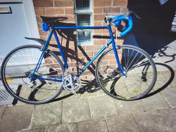 Koersfiets beschikbaar voor biedingen