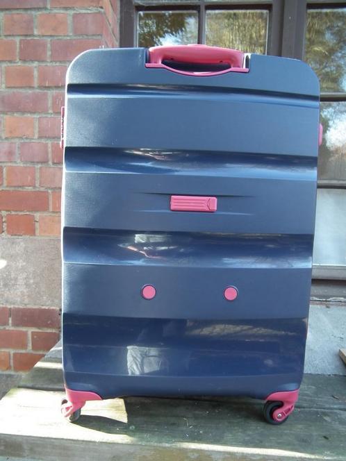 Valise rigide, bleue & rose (American tourister) 4 roues., Handtassen en Accessoires, Koffers, Zo goed als nieuw, Zacht kunststof