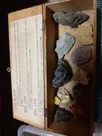 Oude doos met minerale stenen uit Tunesië, Verzamelen, Ophalen of Verzenden