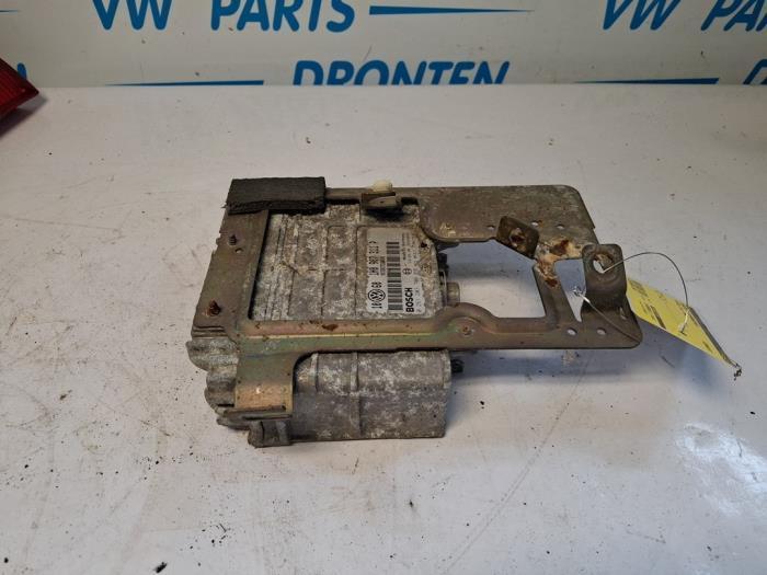 Ordinateur gestion moteur d'un Volkswagen Golf, Autos : Pièces & Accessoires, Électronique & Câbles, Volkswagen, Utilisé, 3 mois de garantie