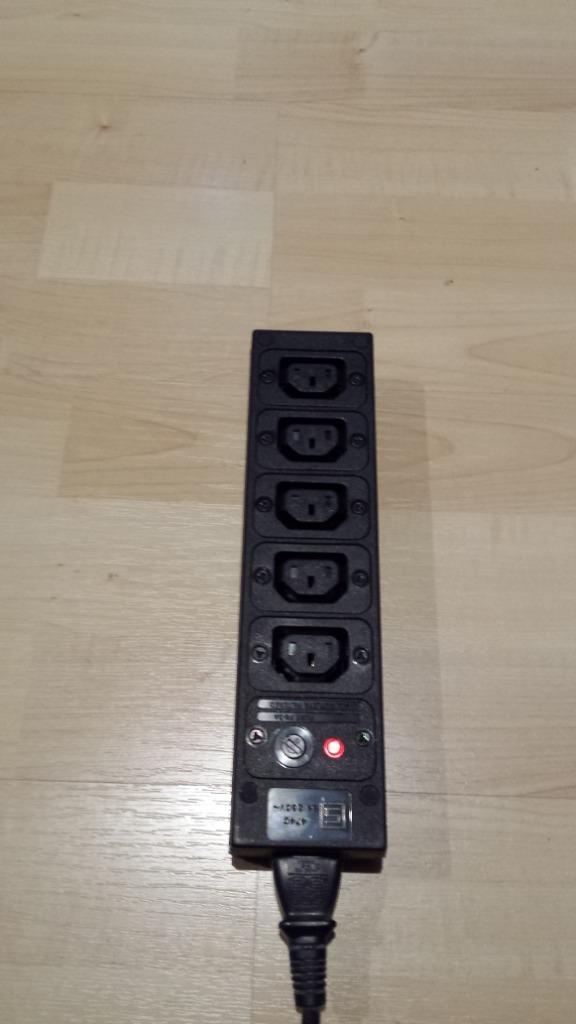 Multiprise iec schurter 4740.3600, Computers en Software, Pc- en Netwerkkabels, Zo goed als nieuw, Ophalen