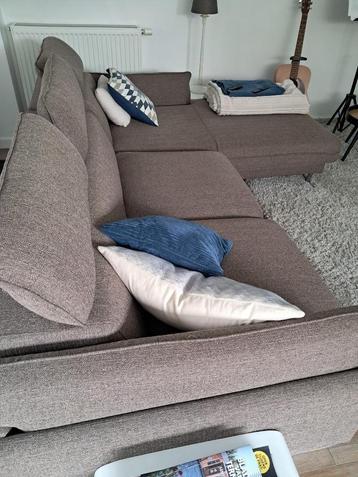Hoeksalon met longchair 3 zit + 1 zit beschikbaar voor biedingen