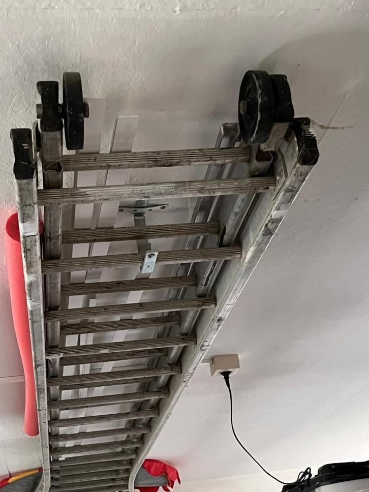 Opsteekladder 2x 17 sporten, Doe-het-zelf en Bouw, Ladders en Trappen, Gebruikt, Ladder, 4 meter of meer, Ophalen