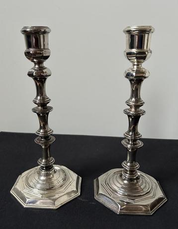 2 Verzilverde Kandelaars - Grenadier England - 20,50cm beschikbaar voor biedingen