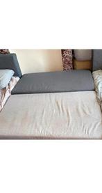 Slaapbank + grijze kist, Stof, Vierpersoons of meer, Zo goed als nieuw