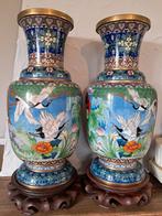 Paar Chinese cloisonnevazen met kraanvogels 37,5 cm, Antiek en Kunst, Ophalen