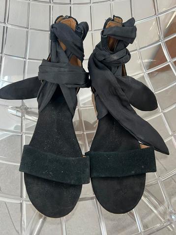 Ugg zwarte dames sandaal met rits achteraan. beschikbaar voor biedingen