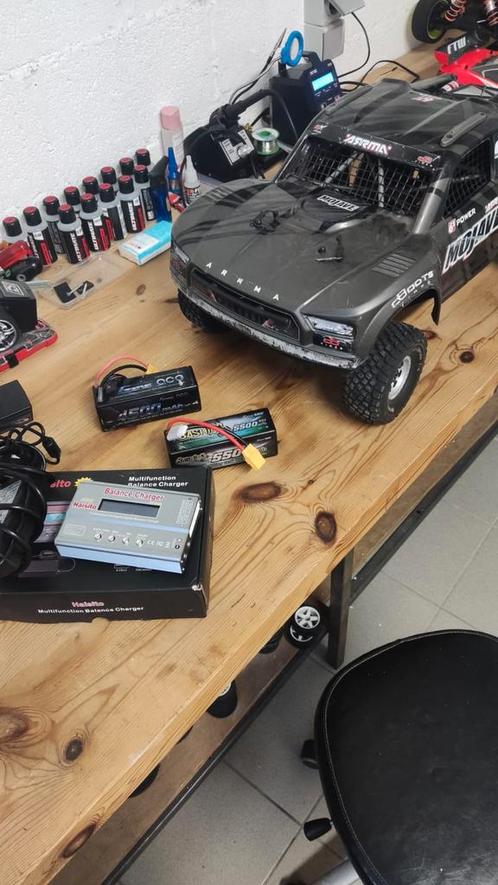 Arrma Mojave 1/7 6/8S 100 km/u, Hobby en Vrije tijd, Modelbouw | Radiografisch | Auto's, Zo goed als nieuw, Auto offroad, Elektro