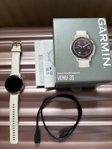 Garmin Venu 3S zacht goud. Siliconen bandje. Licht gebruikt. beschikbaar voor biedingen