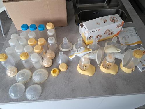 Pakket: medela harmony handkolf 2 stuks met flesjes, Kinderen en Baby's, Babyvoeding en Toebehoren, Gebruikt, Borstkolf, Ophalen of Verzenden