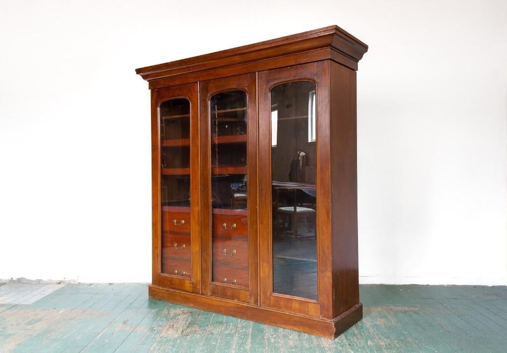 Mahoniehouten curiositeitenkabinet, Huis en Inrichting, Kasten | Vitrinekasten, Ophalen, Gebruikt, Antiek, 150 tot 200 cm