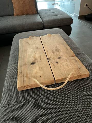 Houten dienblad. beschikbaar voor biedingen