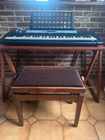 Piano Yamaha YTP-200 + table et tabouret beschikbaar voor biedingen
